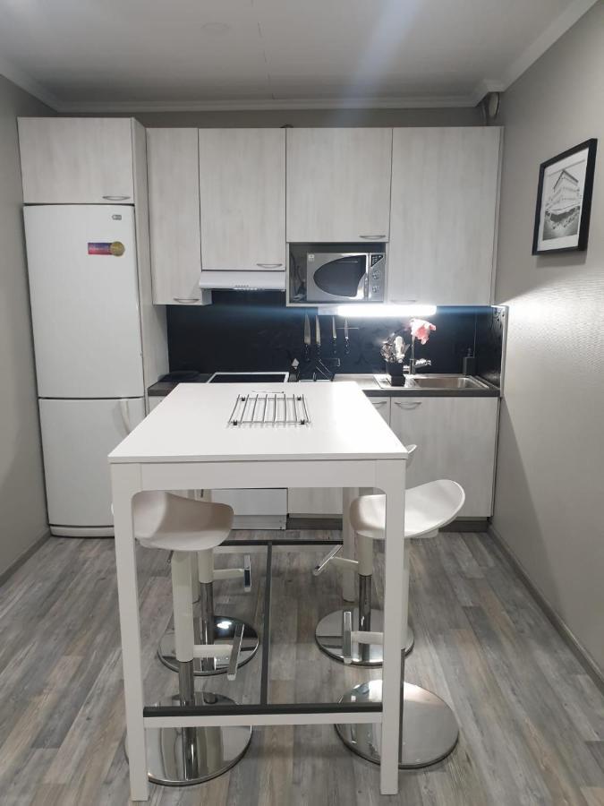 Apartment Alexi Apartments: Renovated Center Near Railway And Arena *